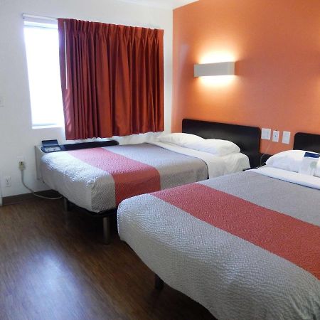 Motel 6-Clute, TX Exterior foto